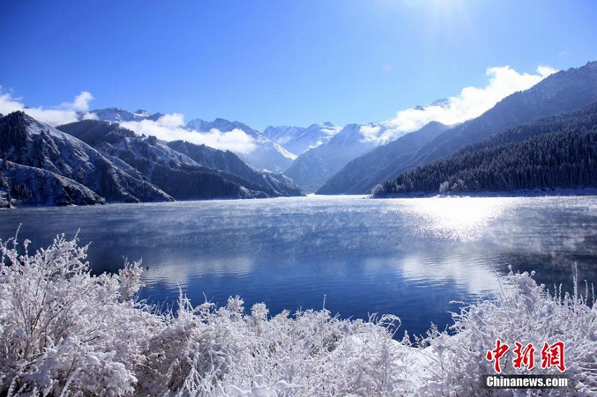 天山天池景勝地が氷雪の世界に　新疆ウイグル自治區(qū)