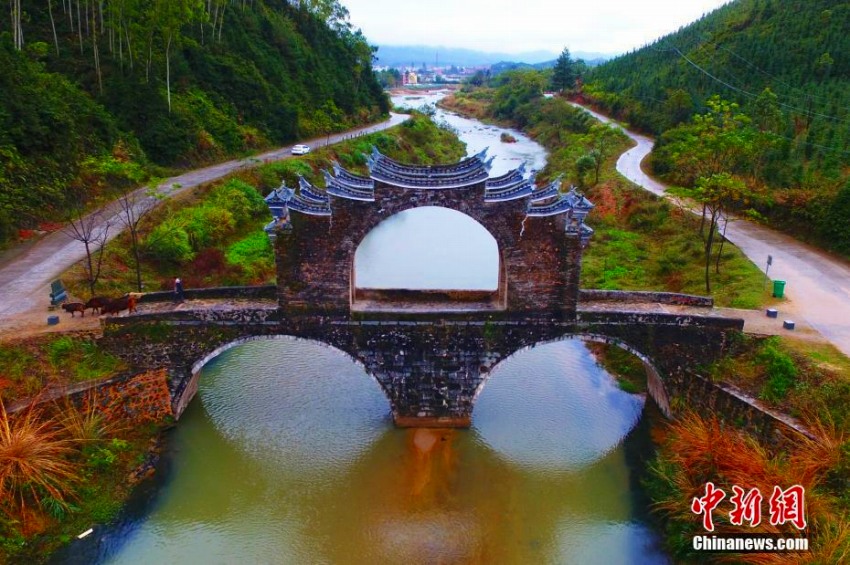 獨特なデザインが美しい明代の太平橋　江西省