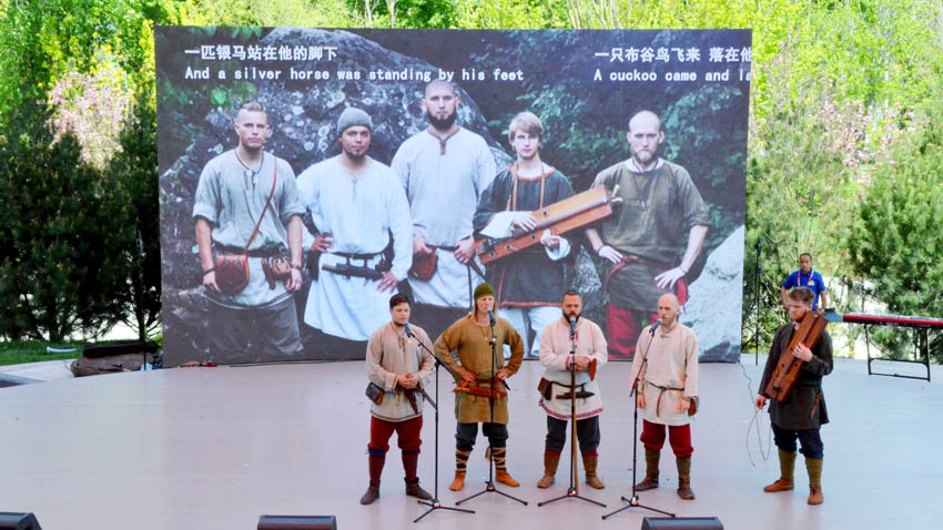 「中國-中東歐國家文化蕓術(shù)カーニバル」で披露された中東歐の文化公演の様子。