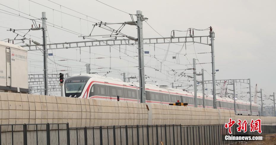 北京新空港線「白鯨號」が空車で試験走行