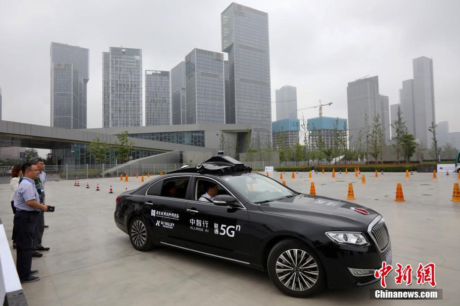 「5G」を活用した「AI新世代自動運転車」（撮影?泱波）