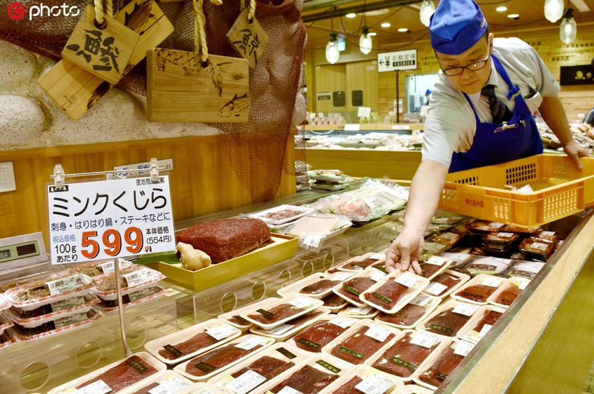 現地時間8日、大阪の阪急百貨店で販売されたミンククジラの肉（寫真著作権は東方ICが所有のため転載禁止）。