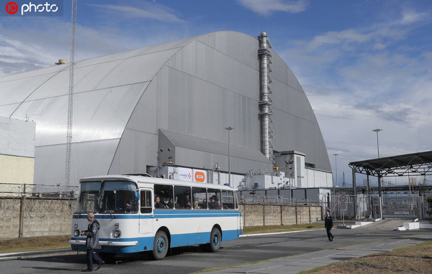 現地時間2019年7月10日、ウクライナ?プリピャチのチェルノブイリ原発4號爐を覆う金屬製のシェルター（寫真著作権は東方ICが所有のため転載禁止）。 