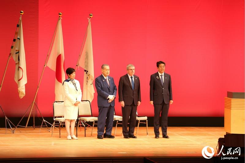 小池百合子東京都知事、東京2020組織委員會の森喜朗會長、トーマス?バッハIOC會長、安倍晉三首相（左から右）。