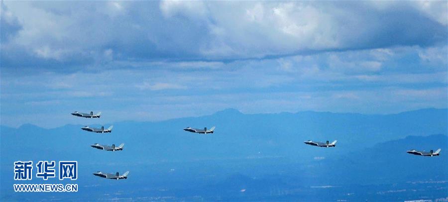 中國空軍の宣伝動畫、「殲20」戦闘機7機が初めて同時登場