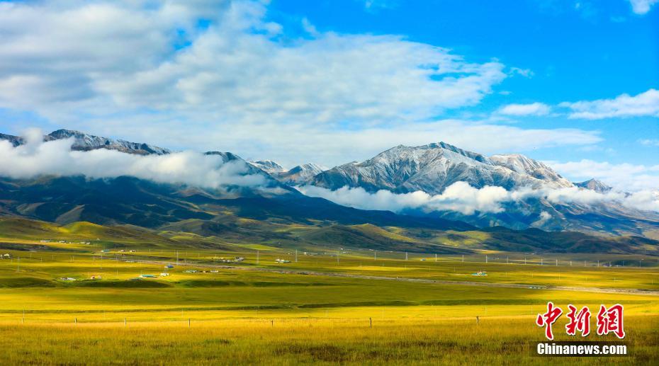 息を吞むような自然の美しい景色広がる秋の祁連山脈（撮影?蘇金元）。