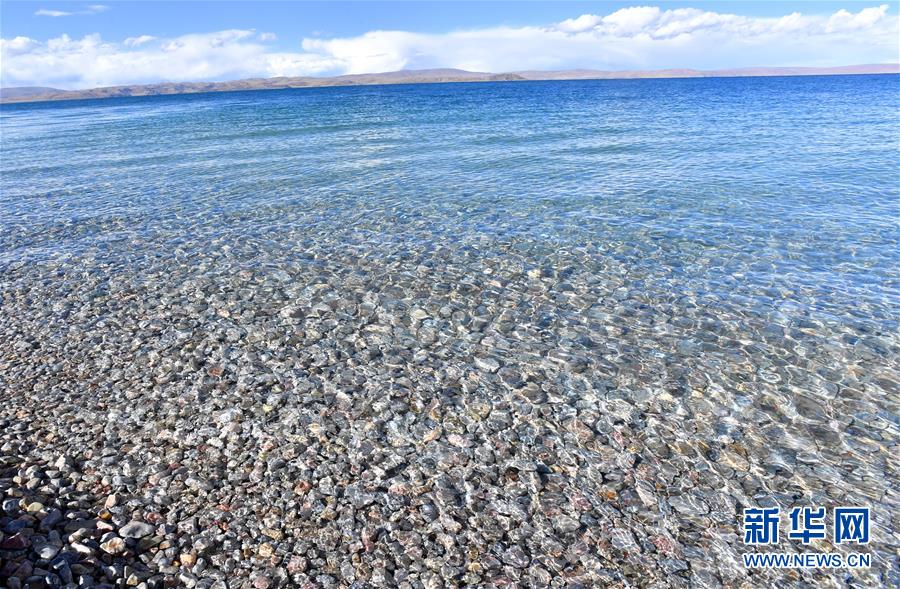 秋を迎えたチベット納木錯湖