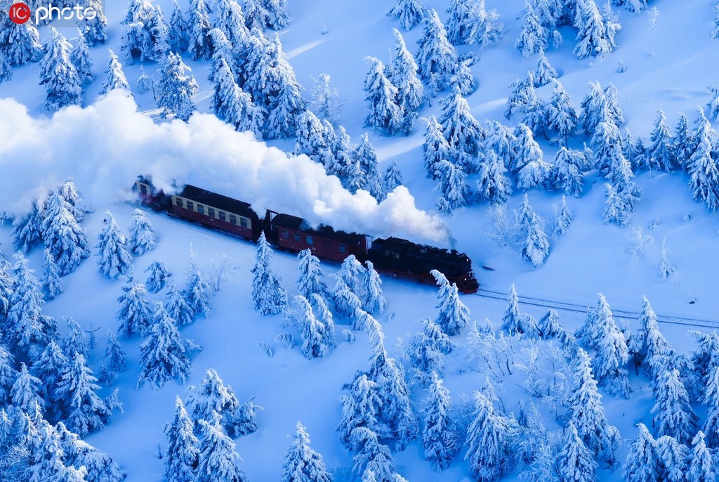 一面の銀世界にうっとり…空から眺めた世界の雪景色