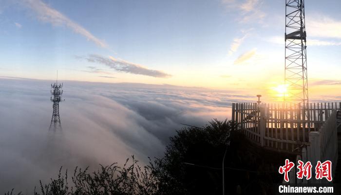 流れ落ちる滝のように美しい「滝雲」が圧巻！　福建省徳化九仙山