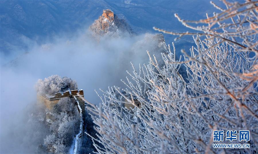 北京市懐柔區の箭扣長城の雪景色（11月30日、撮影?卜向東）。