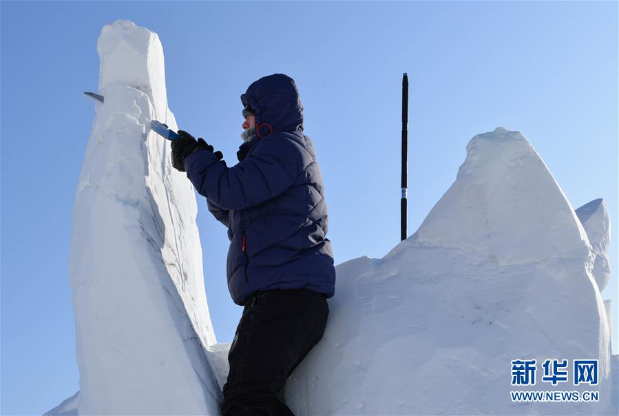 フルンボイルで雪の彫刻コンテストが開幕　內(nèi)蒙古