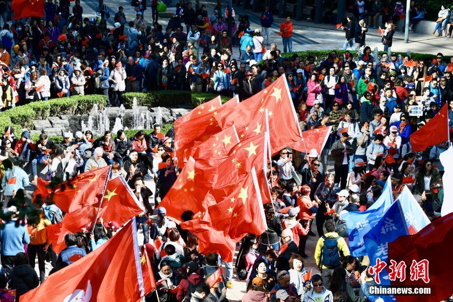 香港地區で7日午後に行われた愛國と香港地區の安定維持、警察支持を訴える集會の様子（撮影?李志華）。 