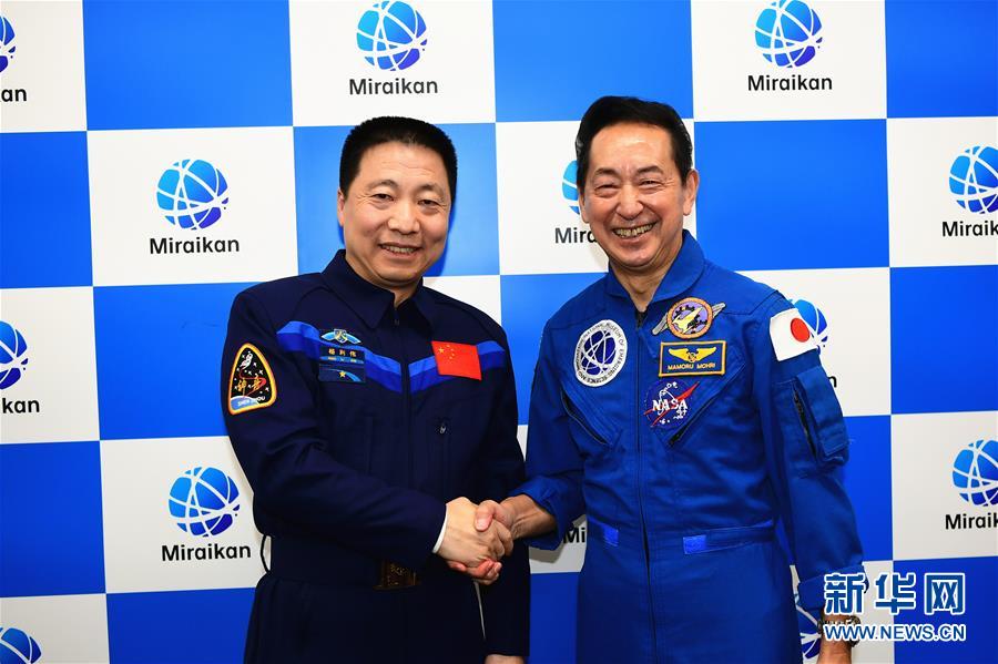 中日の宇宙飛行士が東京で対談