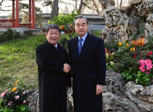 中日外相が會談