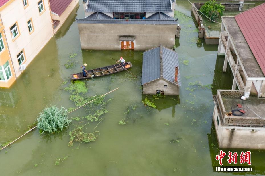 7月19日、南京石臼湖の水位上昇で浸水した南京市溧水區と鳳鎮張家社區（コミュニティ）の一部家屋（撮影?泱波）。