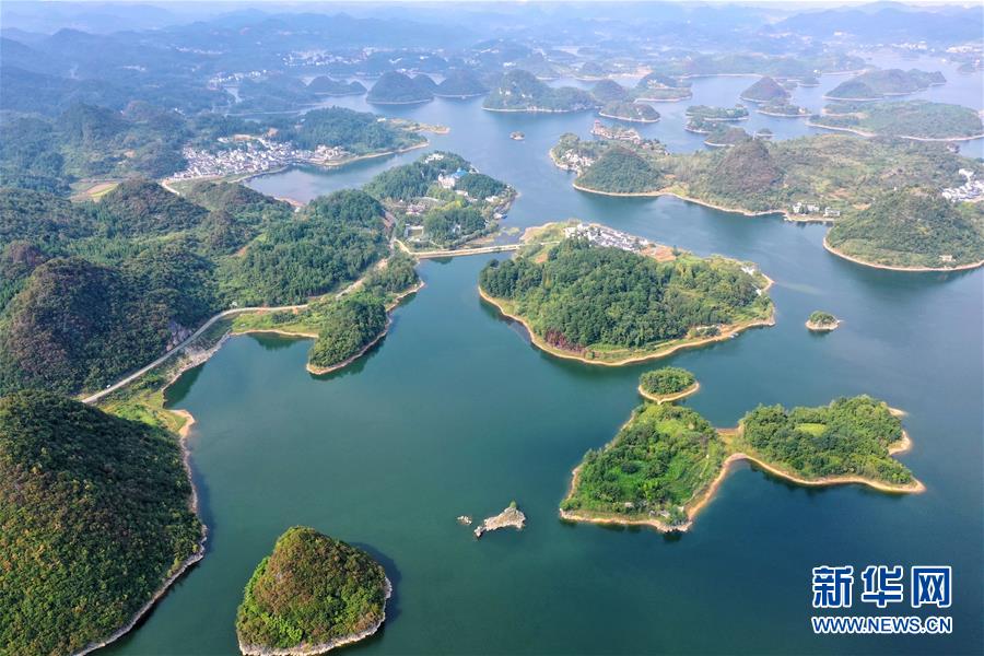  8月31日、百花湖の風景（ドローンによる撮影?劉続）。