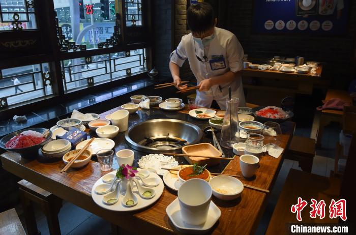 食べ殘しゼロ目指し、「ハーフサイズ」を提供する火鍋店多數(shù)に　重慶市