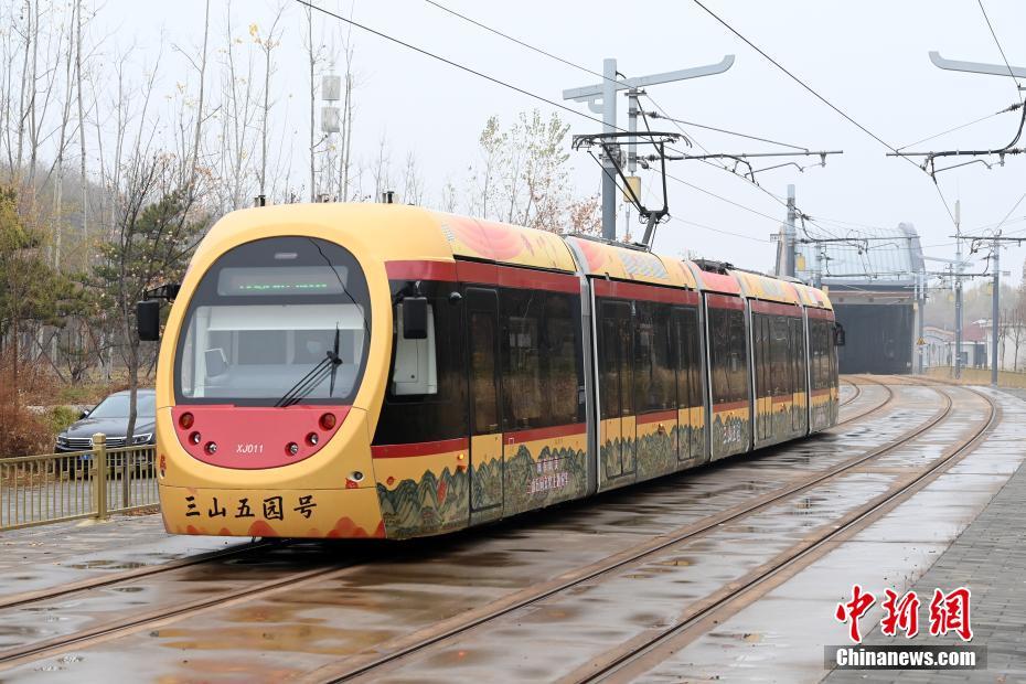 北京鉄道交通の西郊線がラッピング車両「三山五園號(hào)」を運(yùn)行