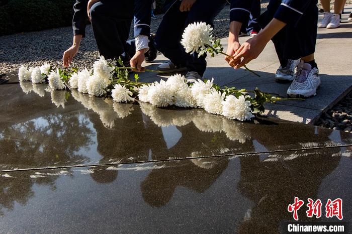 南京市の學生が南京大虐殺紀念館を見學し、歴史を銘記　江蘇省