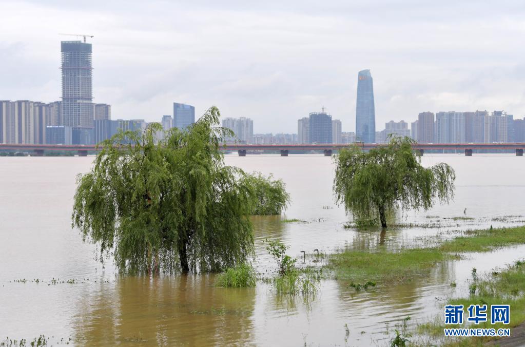 江西省南昌で豪雨　水位上昇で市內の一部道路が冠水