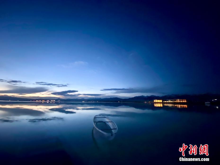 5月21日、夕焼けに染まる青海省チャカ天空壹號景勝地の美しい風景（撮影?李江寧）。