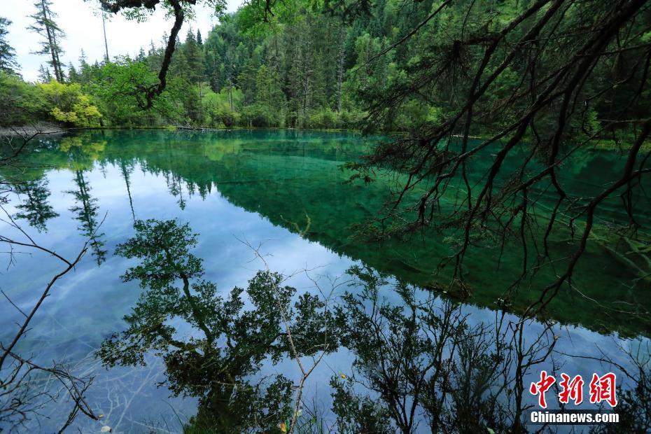 四川省九寨溝県の「もう一つの明珠」と稱えられている嫩恩桑措景勝地