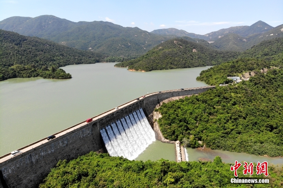 上空から撮影した貯水池の様子（撮影?張煒）。