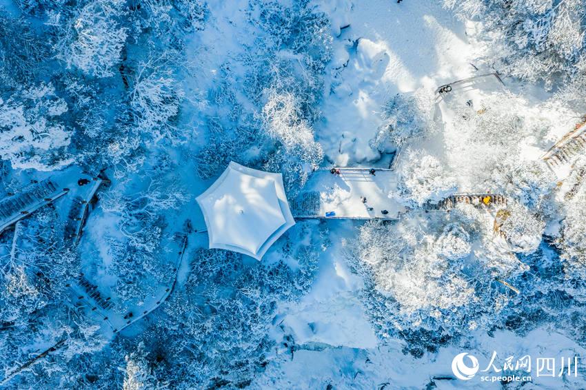 美しい雪景色が広がる瓦屋山（撮影?張嘉豪）。