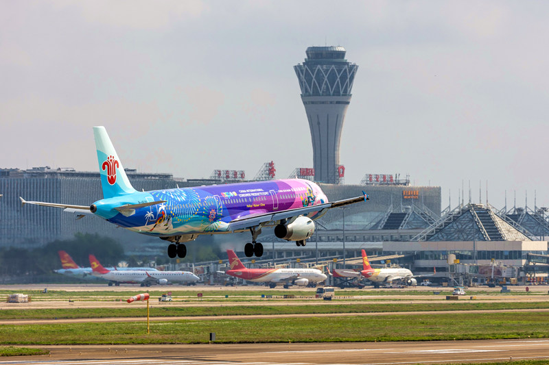 海口美蘭國際空港に著陸した「消博號」（寫真提供?海南國際経済発展局）。