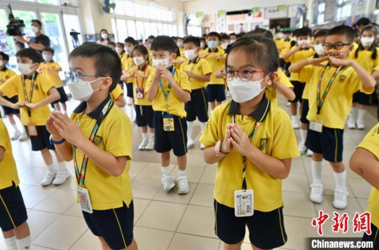 「國家」手話ソングを習う香港の小學生（撮影?李志華）